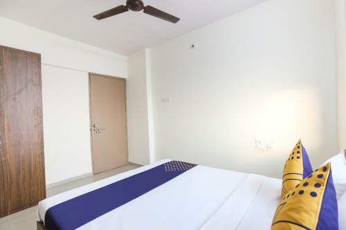 Spot On 64910 Varma Imperial Hotel
