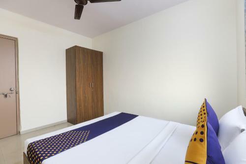 Spot On 64910 Varma Imperial Hotel