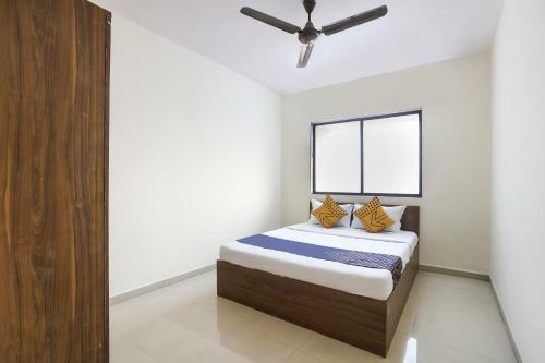 Spot On 64910 Varma Imperial Hotel