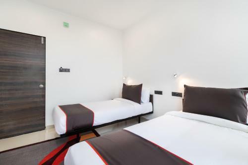 Collection O 76605 Hotel Lotus