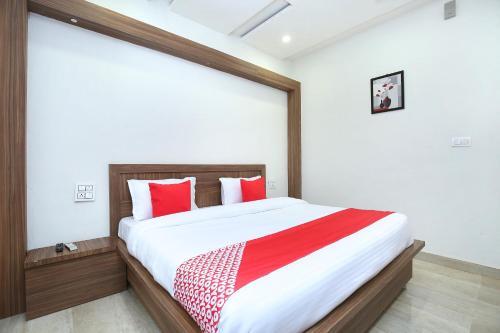Oyo 33470 Hotel S7