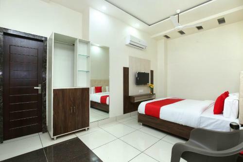 Oyo 35464 Hotel Ls