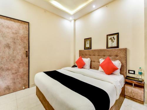 Capital O 73835 Hotel Frontier Royal & Banquet