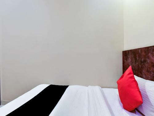 Capital O 73835 Hotel Frontier Royal & Banquet