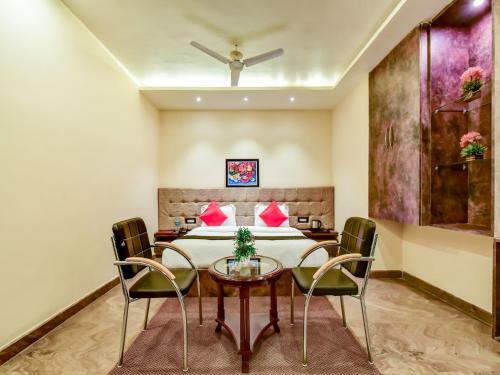 Capital O 73835 Hotel Frontier Royal & Banquet