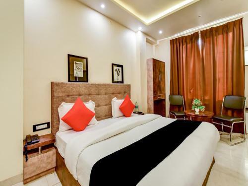 Capital O 73835 Hotel Frontier Royal & Banquet