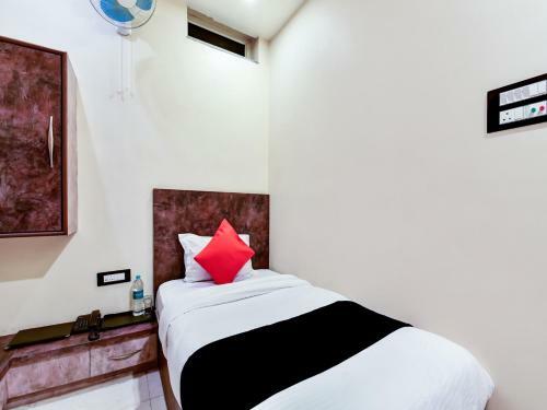 Capital O 73835 Hotel Frontier Royal & Banquet