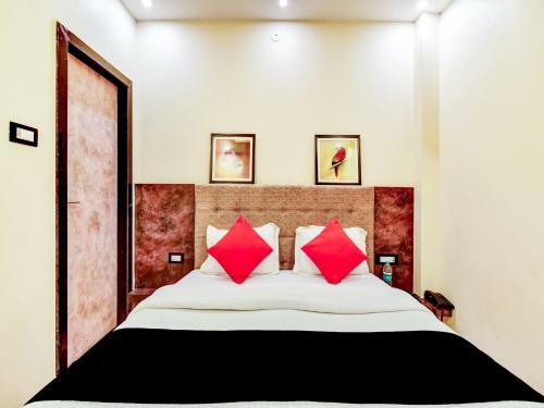 Capital O 73835 Hotel Frontier Royal & Banquet