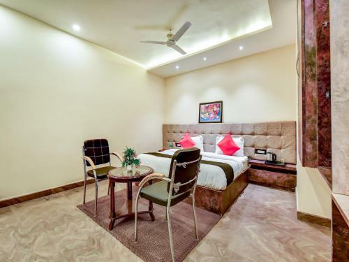 Capital O 73835 Hotel Frontier Royal & Banquet