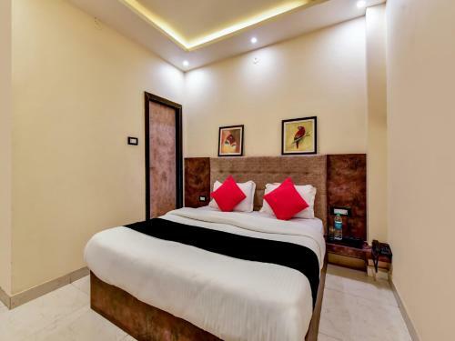 Capital O 73835 Hotel Frontier Royal & Banquet