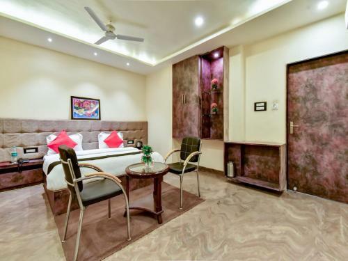 Capital O 73835 Hotel Frontier Royal & Banquet