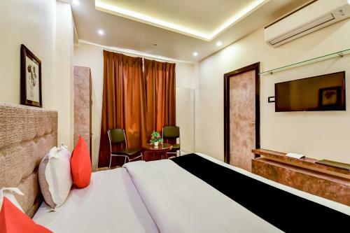Capital O 73835 Hotel Frontier Royal & Banquet