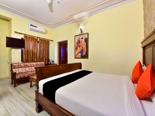 Capital O 73835 Hotel Frontier Royal & Banquet