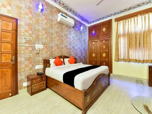 Capital O 73835 Hotel Frontier Royal & Banquet