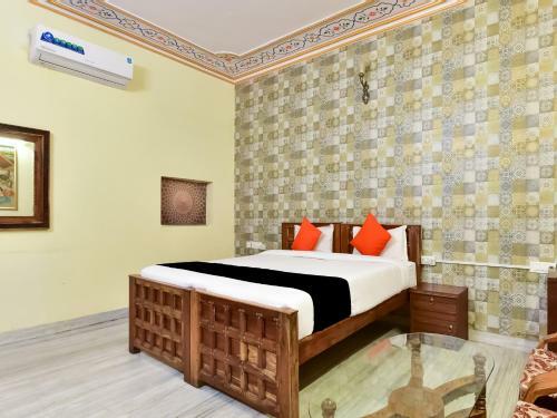 Capital O 73835 Hotel Frontier Royal & Banquet