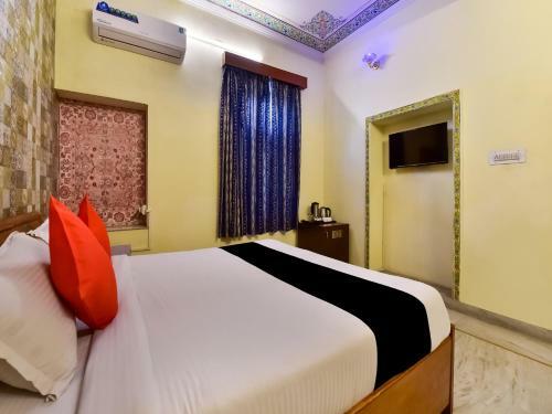 Capital O 73835 Hotel Frontier Royal & Banquet