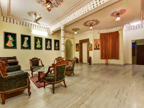 Capital O 73835 Hotel Frontier Royal & Banquet