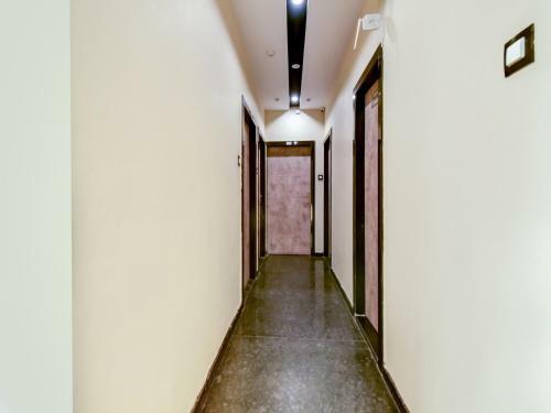 Capital O 73835 Hotel Frontier Royal & Banquet
