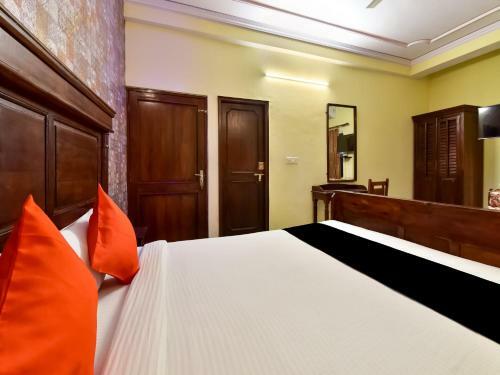 Capital O 73835 Hotel Frontier Royal & Banquet