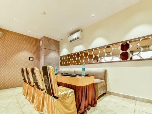 Capital O 73835 Hotel Frontier Royal & Banquet