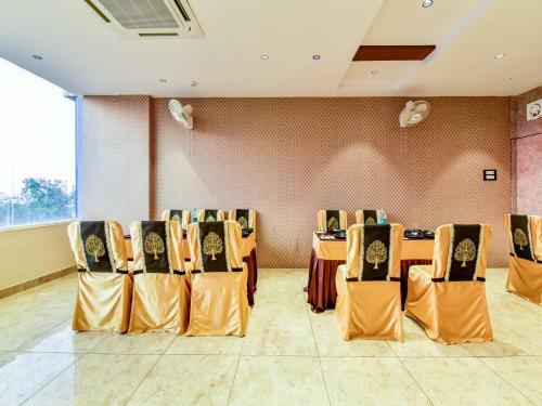 Capital O 73835 Hotel Frontier Royal & Banquet