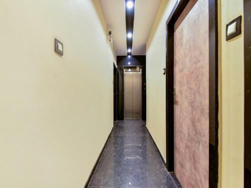 Capital O 73835 Hotel Frontier Royal & Banquet