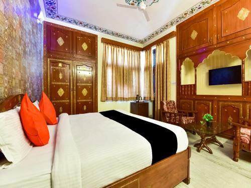 Capital O 73835 Hotel Frontier Royal & Banquet