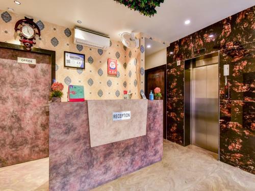 Capital O 73835 Hotel Frontier Royal & Banquet