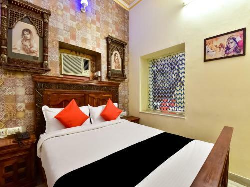 Capital O 73835 Hotel Frontier Royal & Banquet