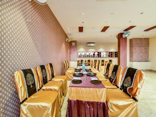 Capital O 73835 Hotel Frontier Royal & Banquet