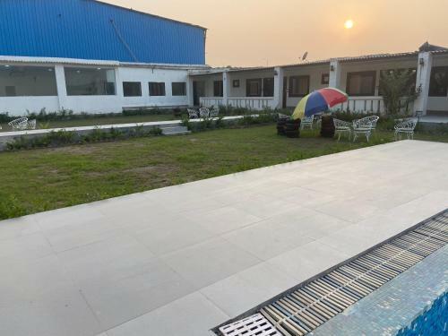 Hotel Divine City And Resort