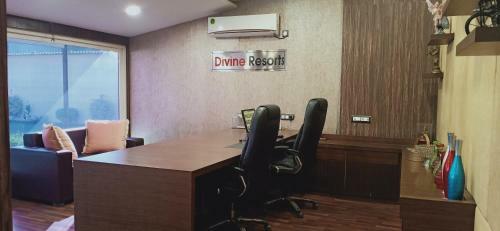 Hotel Divine City And Resort