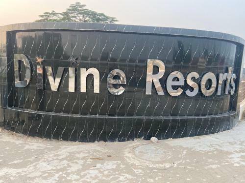 Hotel Divine City And Resort