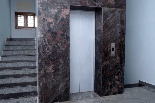 Lakshmi Service Apartment
