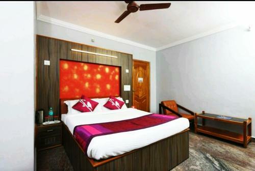 Hotel Embassy Dollars Grand