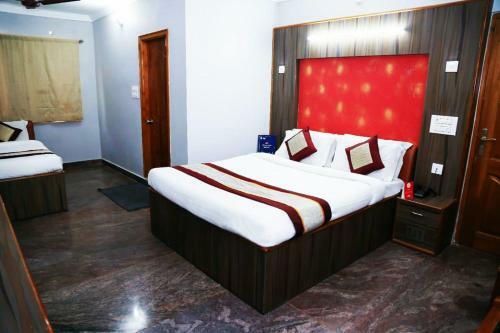 Hotel Embassy Dollars Grand