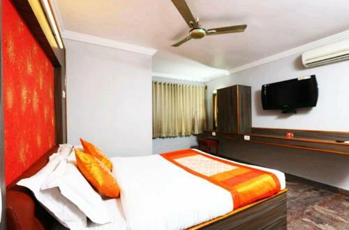 Hotel Embassy Dollars Grand