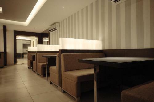 Hotel Merlin International