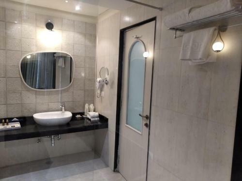 Hotel Ramee Royal Resorts & Spa Udaipur
