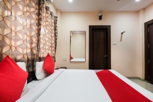 Oyo 60653 Hotel Paradise Residency