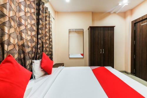 Oyo 60653 Hotel Paradise Residency