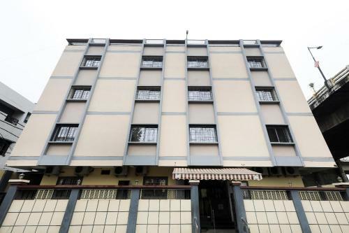 Oyo 60653 Hotel Paradise Residency