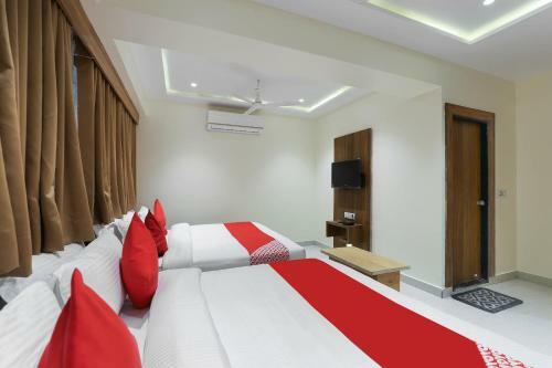 Oyo 41858 Hotel Rose Gold