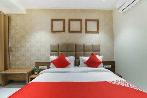 Oyo 41858 Hotel Rose Gold