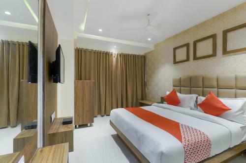 Oyo 41858 Hotel Rose Gold