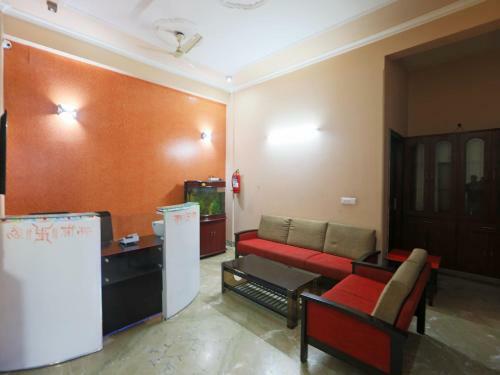 Oyo 74575 Hotel Rahi