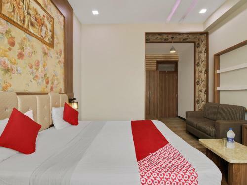 Oyo 74575 Hotel Rahi