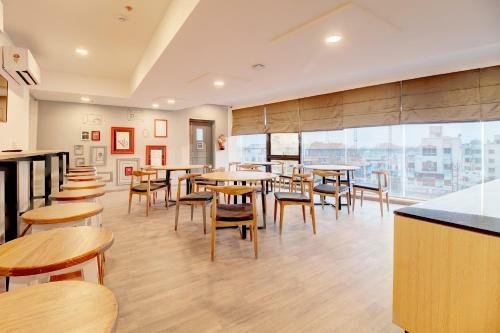 Oyo 77002 Hotel Royal Comfort