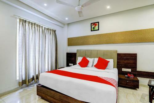 Oyo 70229 Hotel Skylight