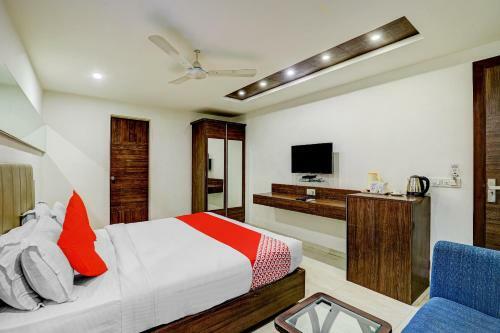 Oyo 70229 Hotel Skylight
